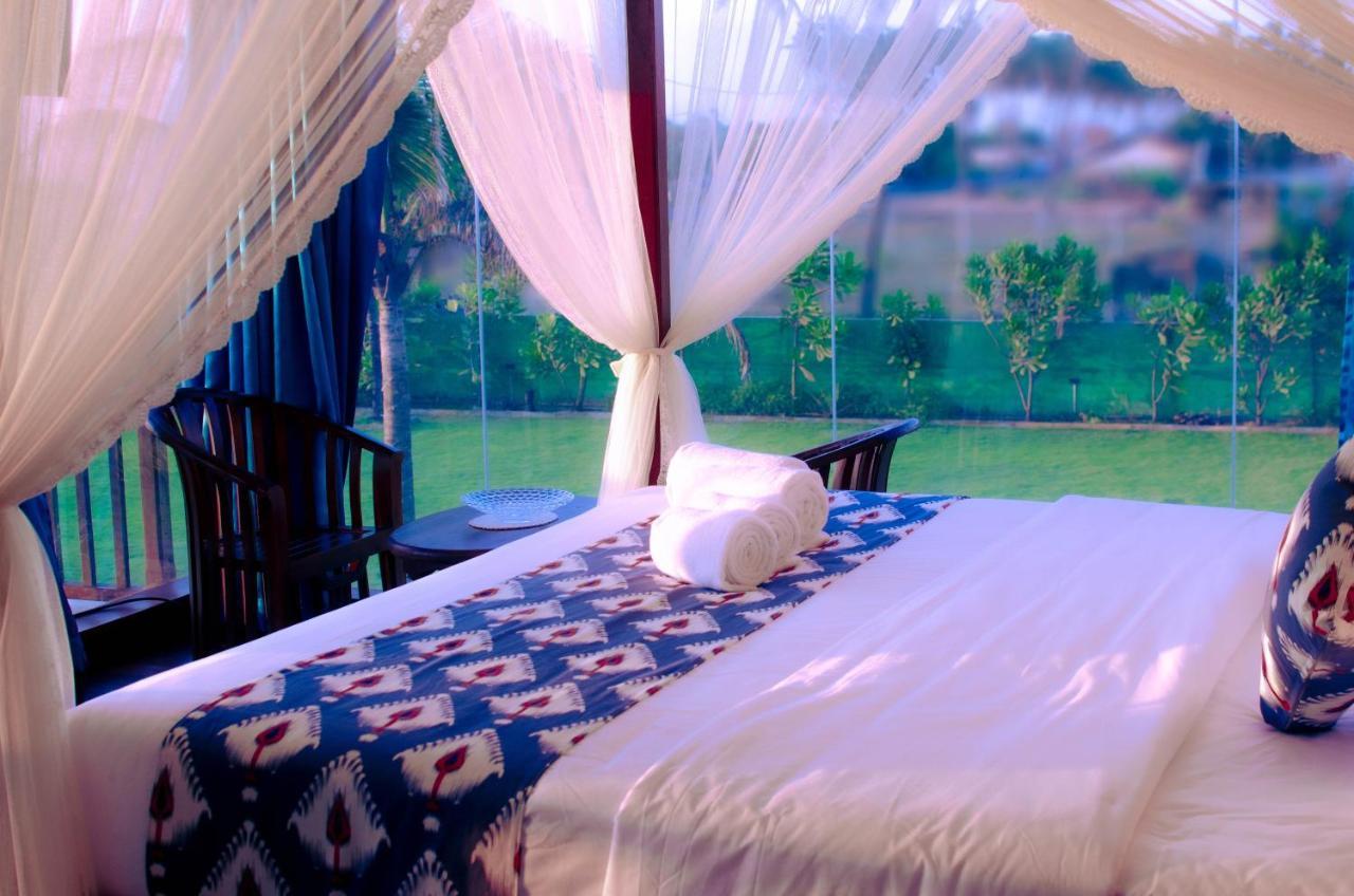 Calypso Sunset Hotell Iranawila Exteriör bild