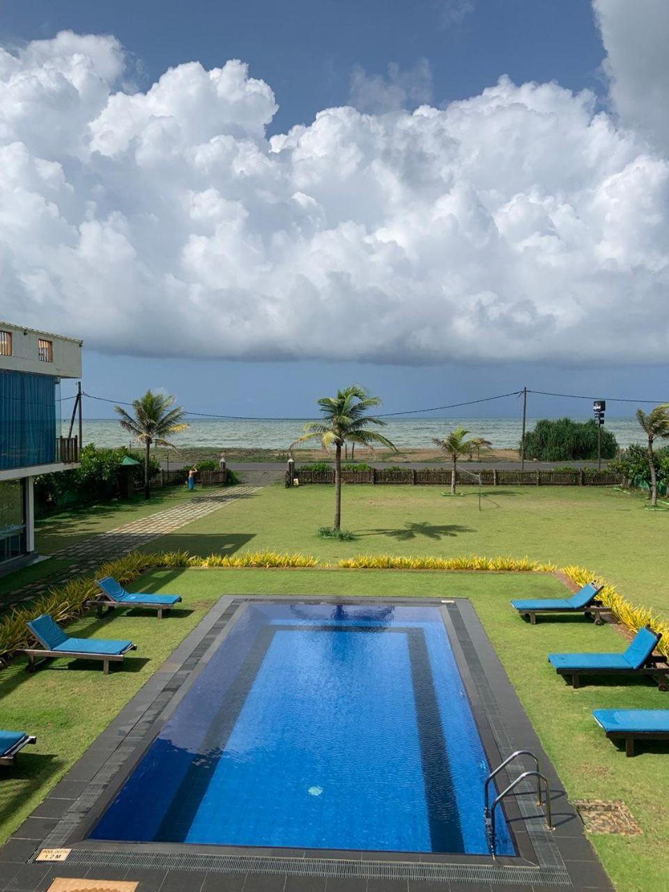 Calypso Sunset Hotell Iranawila Exteriör bild